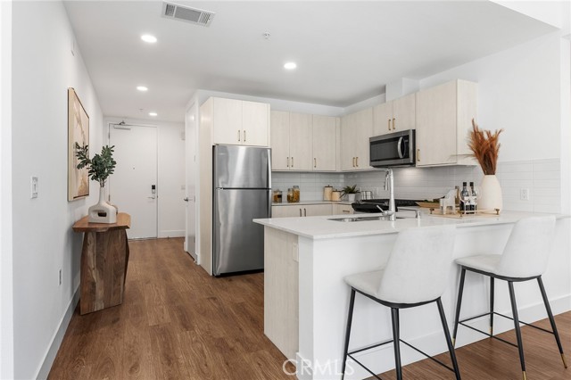 709 E Walnut Street, Pasadena CA: https://media.crmls.org/medias/e71d4d8d-bcca-4eb1-8e2a-0e670a611119.jpg
