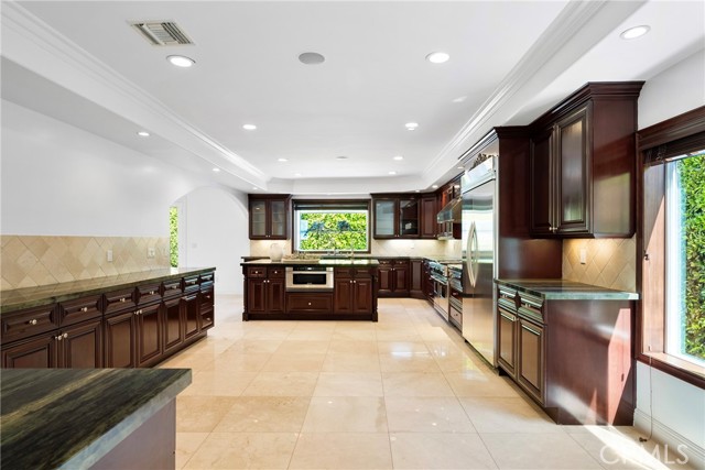 Detail Gallery Image 10 of 39 For 4818 Lemona Ave, Sherman Oaks,  CA 91403 - 5 Beds | 6 Baths