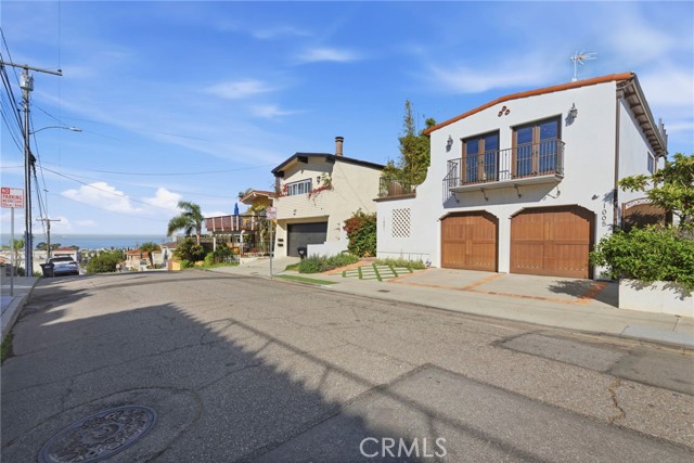 Detail Gallery Image 16 of 63 For 1001 2nd, Hermosa Beach,  CA 90254 - 5 Beds | 3/1 Baths
