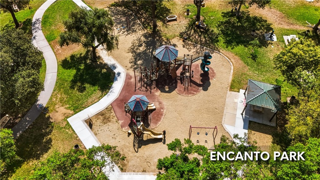 https://media.crmls.org/medias/e7205276-7e1d-43b9-8ae9-1b523ab72366.jpg?preset=X-Large