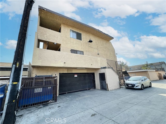 Detail Gallery Image 4 of 11 For 709 E Chestnut Ave, Santa Ana,  CA 92701 - – Beds | – Baths