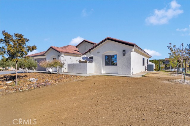 Detail Gallery Image 5 of 71 For 8357 Macron, Oak Hills,  CA 92344 - 4 Beds | 3 Baths