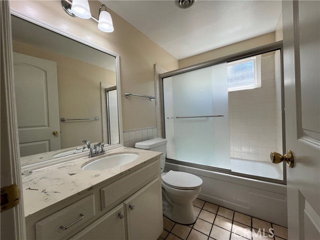 19241 Nashville Street, Northridge CA: https://media.crmls.org/medias/e721c4e2-ae1a-43ff-9eac-e133c6d7a855.jpg