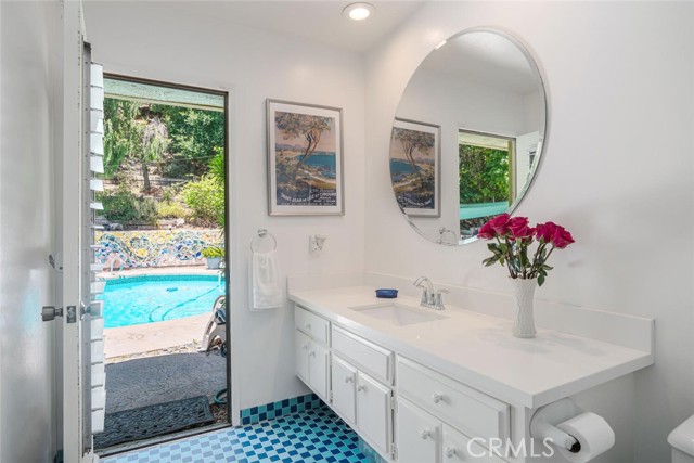 24101 Philiprimm Street, Woodland Hills CA: https://media.crmls.org/medias/e7226ead-d1e8-4ae3-9117-b130a49b2bc8.jpg