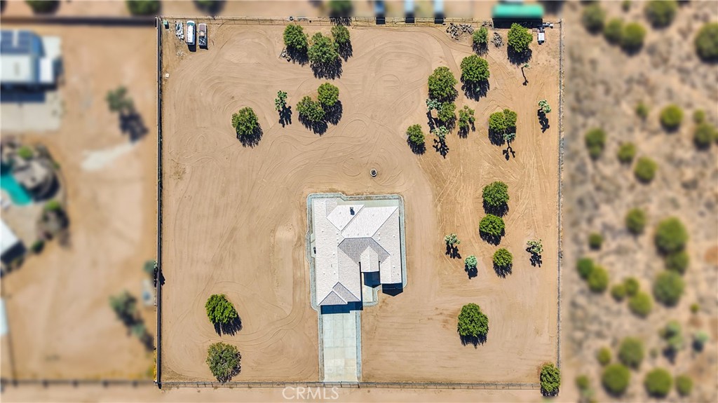 https://media.crmls.org/medias/e723cce5-6014-4330-9593-81d08a4b304f.jpg?preset=X-Large