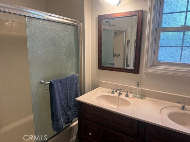 7630 Jellico, Northridge CA: https://media.crmls.org/medias/e7243474-052e-42e8-84a1-40653397dc06.jpg