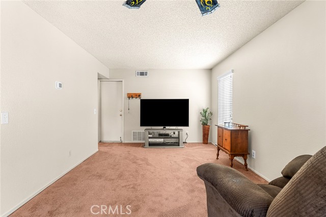 Detail Gallery Image 13 of 32 For 11048 11048 Thrush Drive, Riverside,  CA 92505 - 4 Beds | 3 Baths