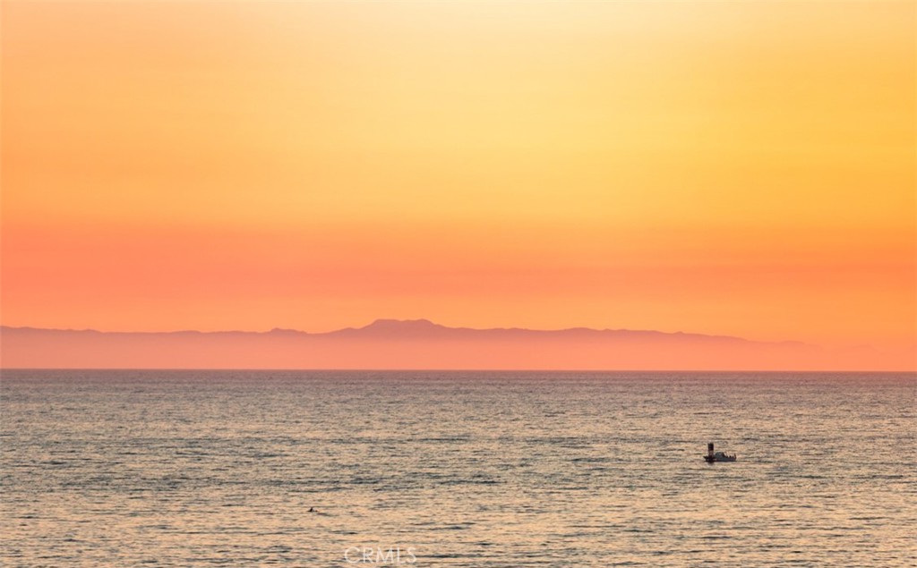 https://media.crmls.org/medias/e724f626-d634-4fb7-a529-2c29ba54bed7.jpg?preset=X-Large