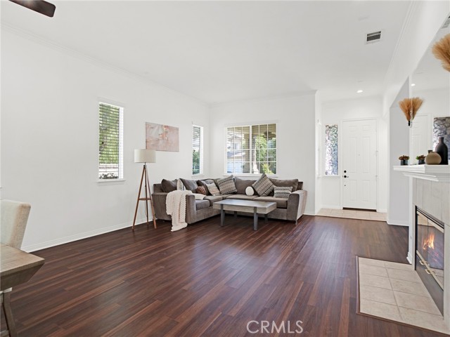 Detail Gallery Image 9 of 44 For 21103 Cross Creek Dr, Saugus,  CA 91350 - 3 Beds | 3 Baths