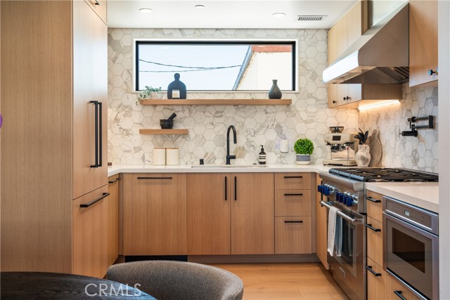 Detail Gallery Image 7 of 64 For 521 1/2 Iris Ave, Corona Del Mar,  CA 92625 - 2 Beds | 2/1 Baths
