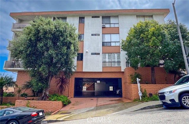 665 W 24th Street, San Pedro CA: https://media.crmls.org/medias/e7257c69-b8f2-4f9d-96a6-02490c2fb95a.jpg