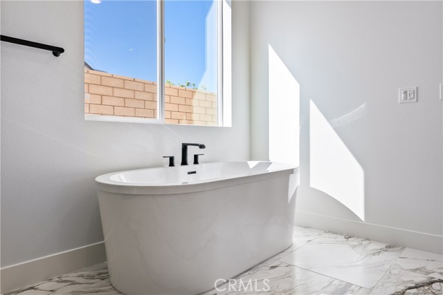 30105 Hillside Place, Castaic CA: https://media.crmls.org/medias/e7280a85-5037-46d5-b97a-96cb6ee42264.jpg