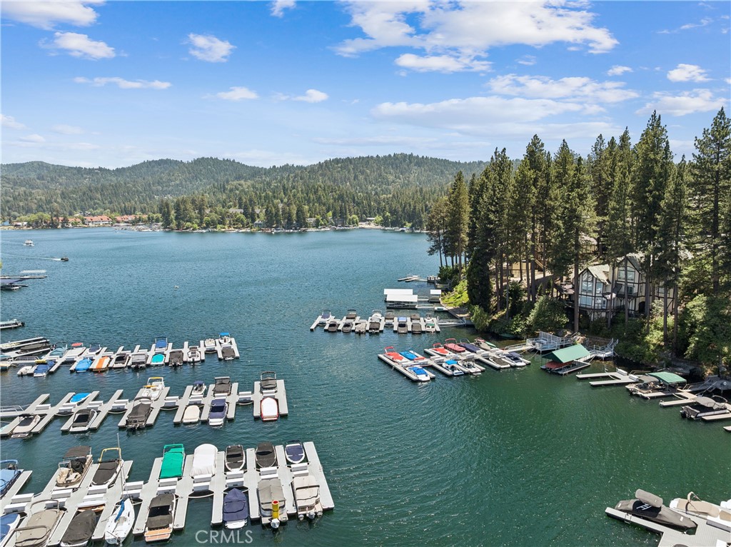 https://media.crmls.org/medias/e72887fc-dc96-4231-8017-1ef353a15f74.jpg?preset=X-Large
