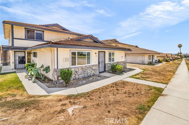 3531 Rainbow Lane, Highland CA: https://media.crmls.org/medias/e728fff6-37e2-44f0-bea2-96f6c8577002.jpg