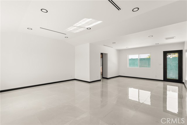 Detail Gallery Image 8 of 33 For 7943 Ledge Ave, Sun Valley,  CA 91352 - 3 Beds | 3 Baths