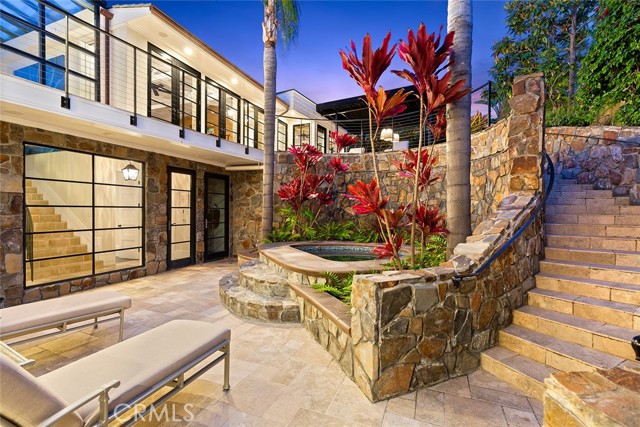 Detail Gallery Image 12 of 43 For 322 Emerald Bay, Laguna Beach,  CA 92651 - 6 Beds | 6/1 Baths
