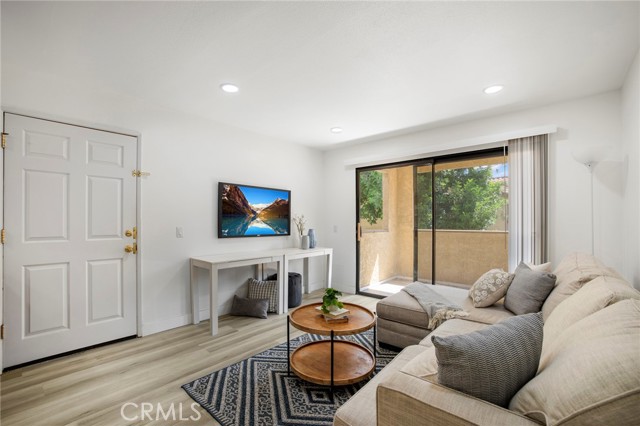 Detail Gallery Image 3 of 21 For 1140 W Blaine St #202,  Riverside,  CA 92507 - 1 Beds | 1 Baths