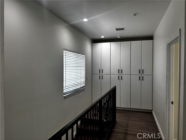 Detail Gallery Image 21 of 23 For 8644 N Corbin Ave #N,  Northridge,  CA 91324 - 3 Beds | 3 Baths