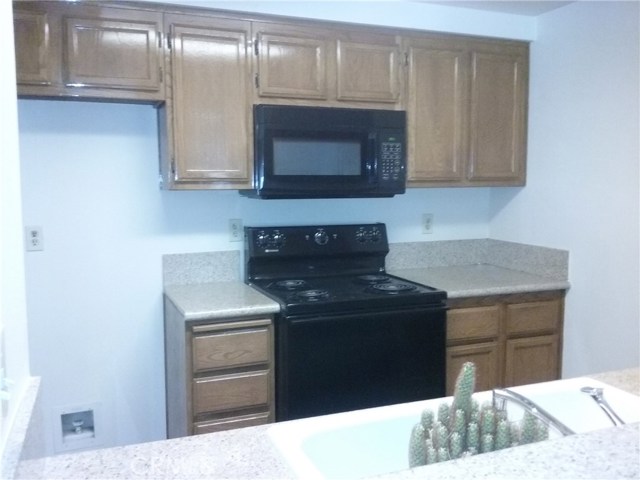Detail Gallery Image 11 of 16 For 12016 Aspen Cir #B,  Grand Terrace,  CA 92313 - 2 Beds | 2 Baths