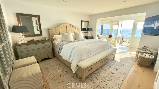 7 Camel Point Drive, Laguna Beach CA: https://media.crmls.org/medias/e72c148e-601d-434a-b09b-9e2172a3a738.jpg
