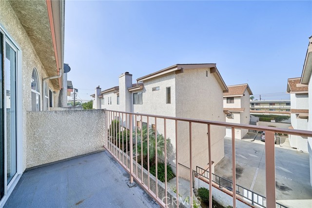 Detail Gallery Image 23 of 39 For 1527 W 146th St #4,  Gardena,  CA 90247 - 3 Beds | 2/1 Baths