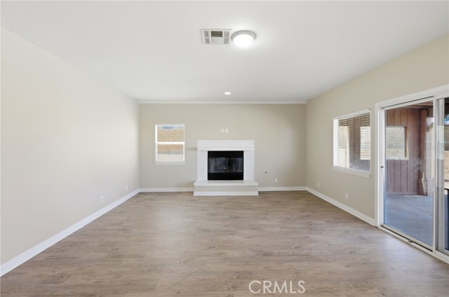 Detail Gallery Image 6 of 52 For 7325 Round Hill Dr, Lancaster,  CA 93536 - 5 Beds | 3 Baths