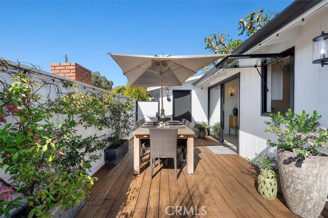 3212 N Poinsettia Avenue, Manhattan Beach CA: https://media.crmls.org/medias/e72cca52-1147-4228-baee-75c67c4f3e77.jpg