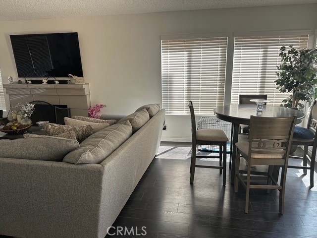 Detail Gallery Image 6 of 24 For 23587 Parkland Ave, Moreno Valley,  CA 92557 - 3 Beds | 2/1 Baths