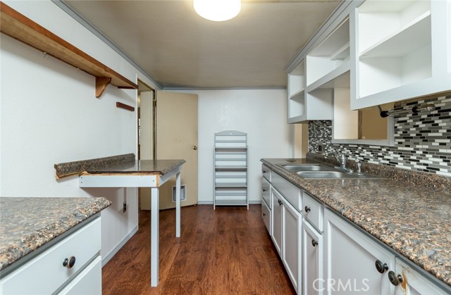 4608 Dyer Street, La Crescenta CA: https://media.crmls.org/medias/e72cda88-9c2e-48f1-9a62-dfe636e429ab.jpg