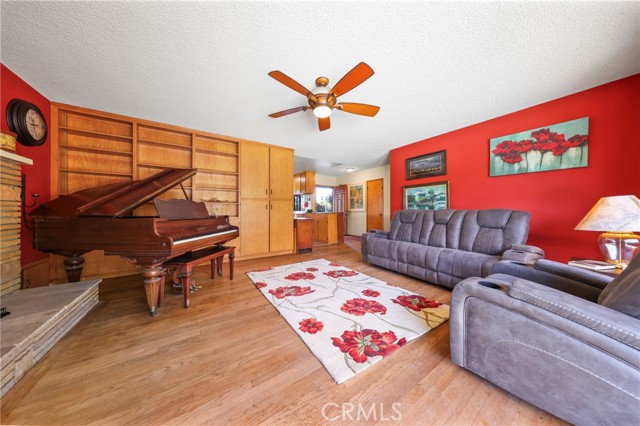 120 Franklin Avenue, Redlands CA: https://media.crmls.org/medias/e72d03c5-517b-4031-a685-f0d8f9de8f44.jpg