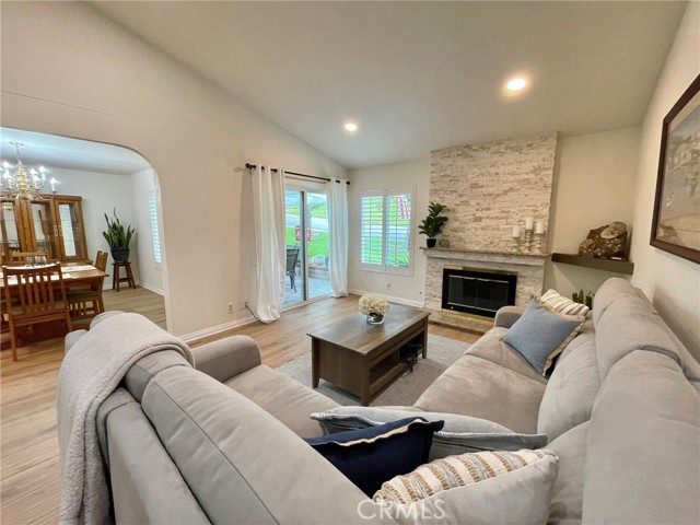 27691 Via Turina, Mission Viejo CA: https://media.crmls.org/medias/e72d2ab0-ff47-4e10-9825-9065de9e10e9.jpg