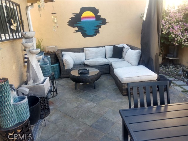 2035 W 71st, Los Angeles CA: https://media.crmls.org/medias/e72e2391-bf1f-4319-b9a3-acc4811cd654.jpg