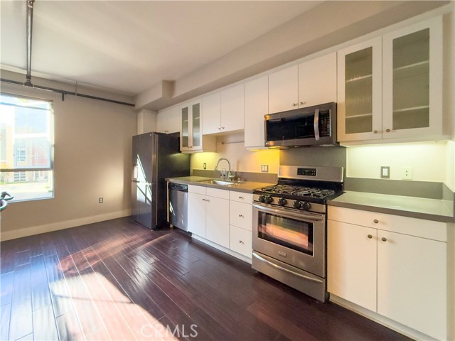 909 E Santa Ana Boulevard, Santa Ana CA: https://media.crmls.org/medias/e72e7b01-ad8a-4f4b-b27d-4462747cb792.jpg