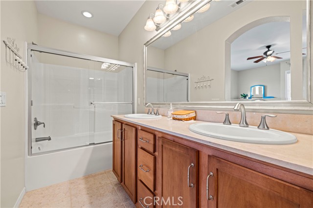Detail Gallery Image 25 of 43 For 23941 Brescia Dr, Valencia,  CA 91354 - 2 Beds | 2 Baths
