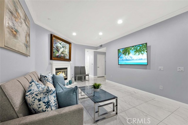 Detail Gallery Image 5 of 42 For 17772 Independence Ln, Fountain Valley,  CA 92708 - 2 Beds | 2 Baths