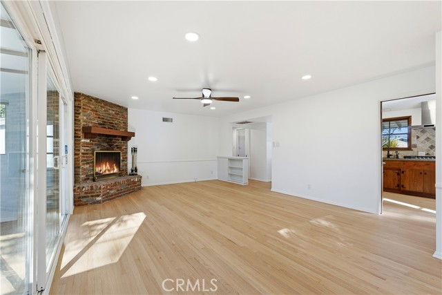 Detail Gallery Image 6 of 35 For 9207 Whitaker Ave, Northridge,  CA 91343 - 4 Beds | 2 Baths