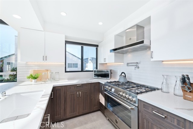 Detail Gallery Image 4 of 11 For 500 E Balboa Bld, Newport Beach,  CA 92661 - 3 Beds | 2 Baths