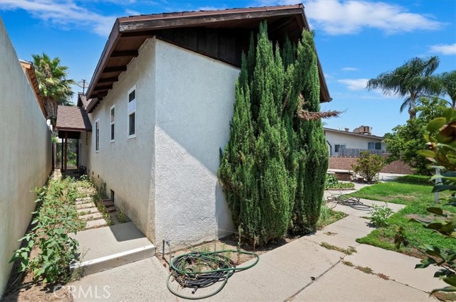 Detail Gallery Image 8 of 26 For 17043 Randall Ave, Fontana,  CA 92335 - 3 Beds | 2 Baths