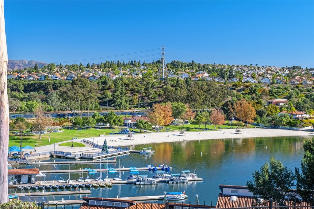 https://media.crmls.org/medias/e73009f7-6987-46e9-908b-29e709dcebc5.jpg?preset=X-Large