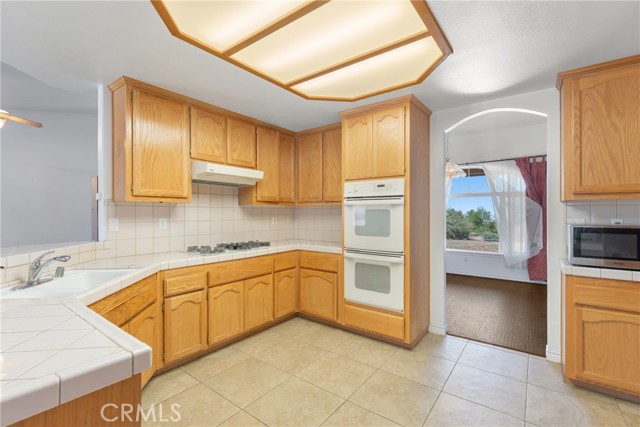 Detail Gallery Image 17 of 37 For 9735 Highland Rd, Oak Hills,  CA 92344 - 3 Beds | 3 Baths
