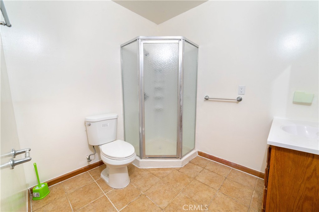 https://media.crmls.org/medias/e73228b8-c3ed-4207-b56c-1742ccee3206.jpg?preset=X-Large