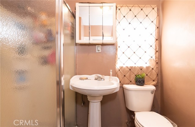 Detail Gallery Image 14 of 28 For 8560 Newport Ave, Fontana,  CA 92335 - 2 Beds | 1 Baths