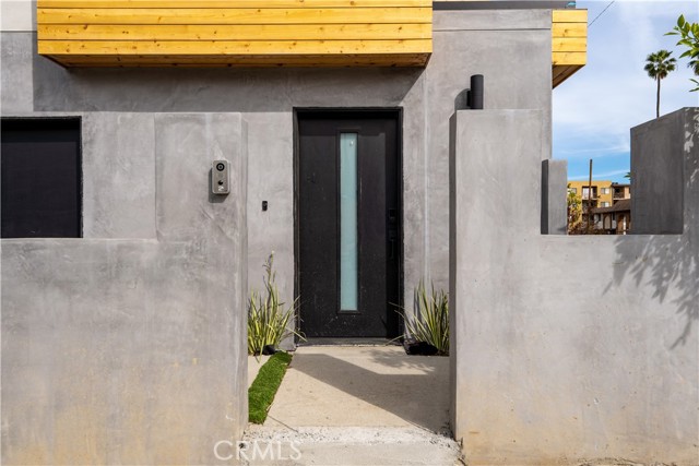 11860 W Flower, Valley Village CA: https://media.crmls.org/medias/e733aa14-d334-4965-9fcf-4e6e495c7985.jpg