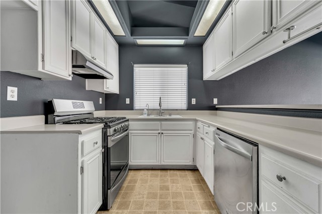 Detail Gallery Image 8 of 17 For 3101 Echo Dr, Rosamond,  CA 93560 - 4 Beds | 2 Baths