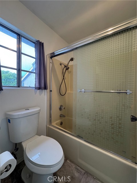 Detail Gallery Image 13 of 28 For 817 Live Oak Pl, Corona,  CA 92882 - 2 Beds | 2/1 Baths