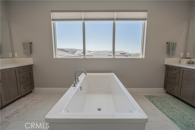 27871 Screenplay Place, Valencia CA: https://media.crmls.org/medias/e7344326-7556-4d6a-b972-7a087102590d.jpg
