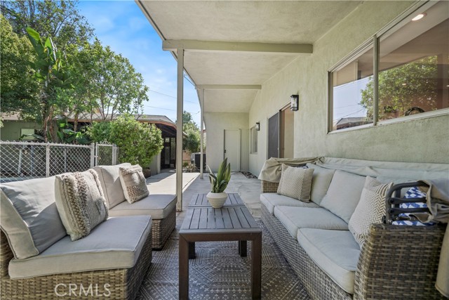 Detail Gallery Image 14 of 17 For 18244 Jovan St, Tarzana,  CA 91335 - 4 Beds | 2 Baths