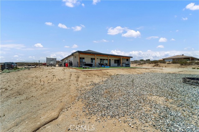 10715 Wilson Drive, California City CA: https://media.crmls.org/medias/e7348018-bf1d-4f4f-9ed3-91d3a8bc488f.jpg