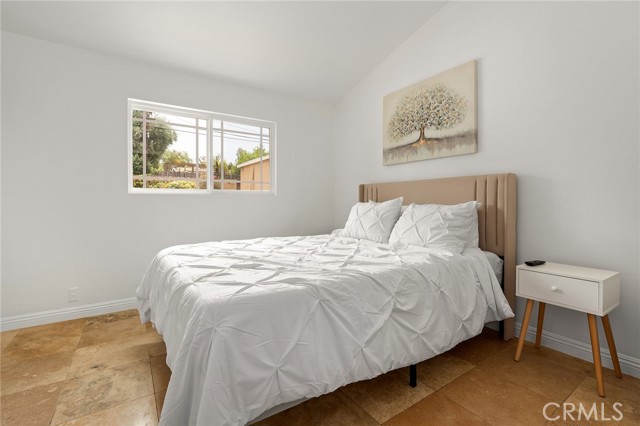 Detail Gallery Image 11 of 27 For 20300 Oxnard, Woodland Hills,  CA 91367 - 3 Beds | 2 Baths