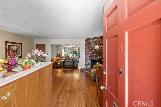 21041 Lanark Street, Canoga Park CA: https://media.crmls.org/medias/e7359169-baf2-4302-95f0-1b525be0033a.jpg